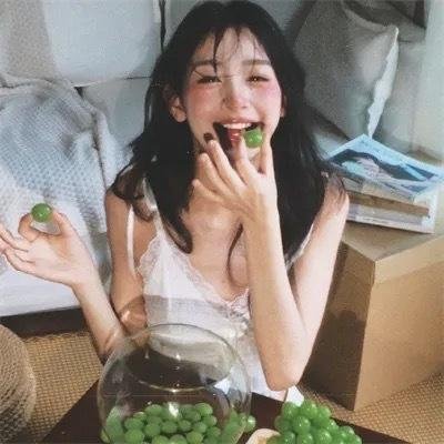 魕