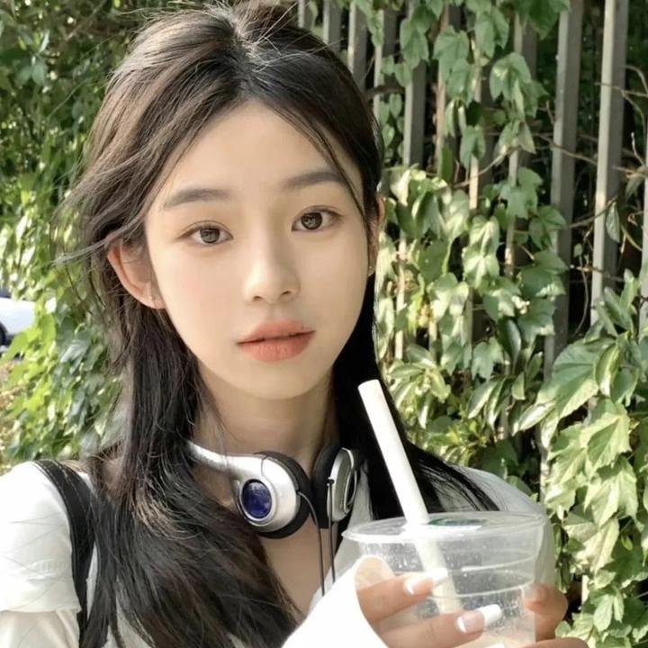 那女孩是谁